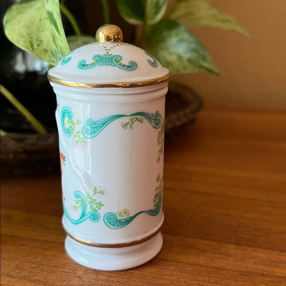 Lenox Coriander Porcelain Spice Jar‎ with Carousel Tiger Motif